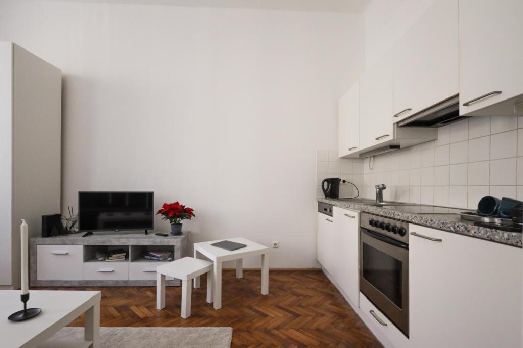 Apartament 10-next Metro U3